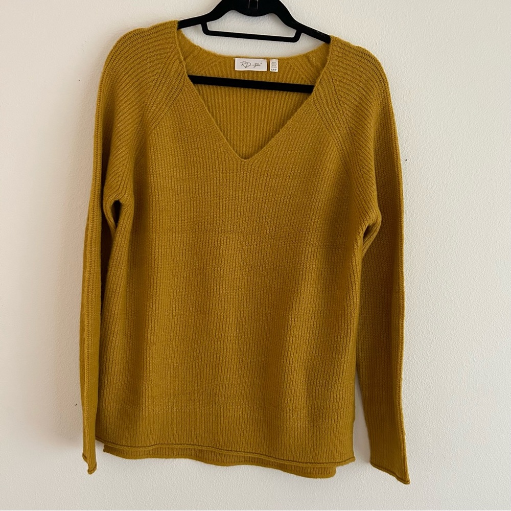 RD Style Yellow V Neck Sweater Size S